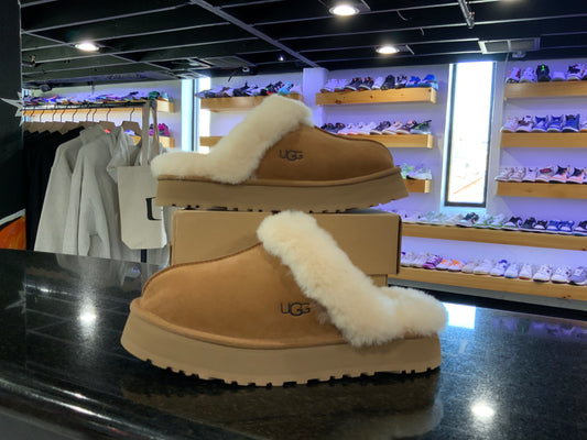 UGG SLIP-ONS