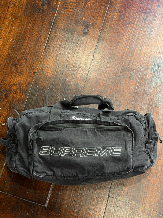 Supreme Duffle “BLACK”